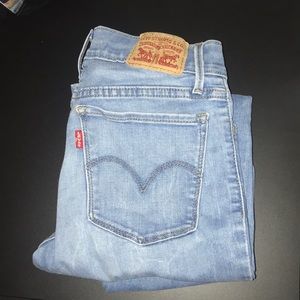 🔴sold on M🔴Levi’s Super Skinny Light Wash